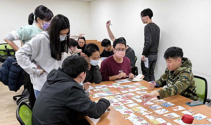 北分署「青年專班」除了強化專業技能外，也透過圖卡為媒介，協助青年精準定位職涯發展方。