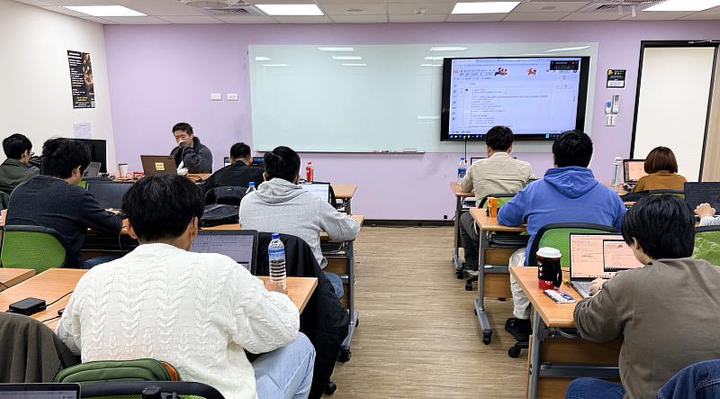 北分署「青年職訓專班」，依產業趨勢與用人需求規劃實務導向課程，提供15至29歲失（待）業青年系統化專業訓練。