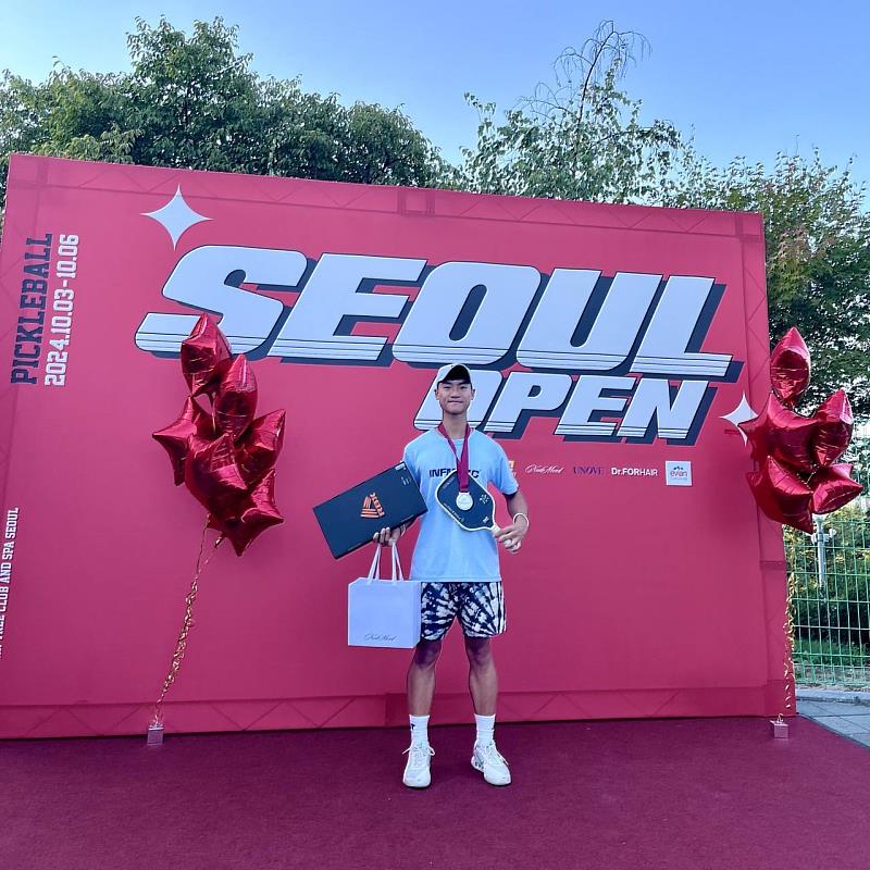 李亯和認為赴韓國參加首爾公開賽的經歷最讓他難以忘懷。那次比賽不僅讓他奪下男雙亞軍、季軍，更圓了他想造訪韓國的夢想。