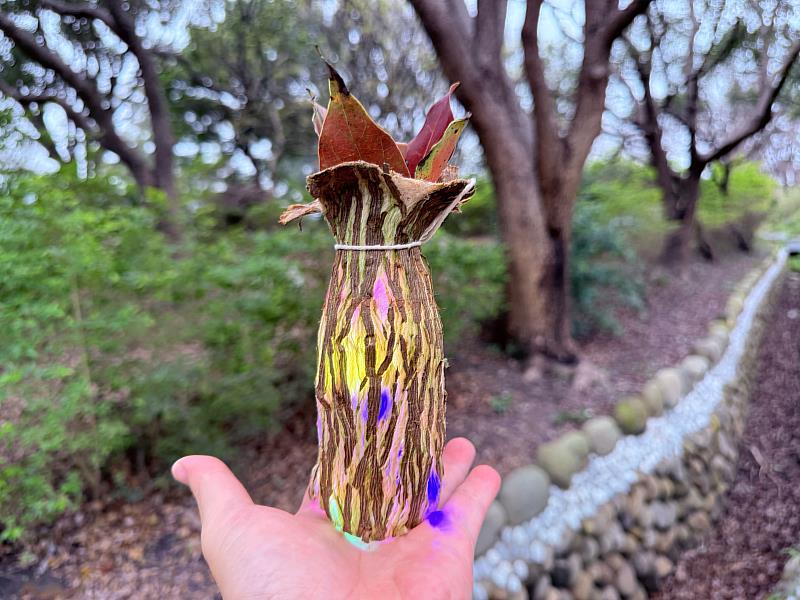 製作完成構樹提燈。