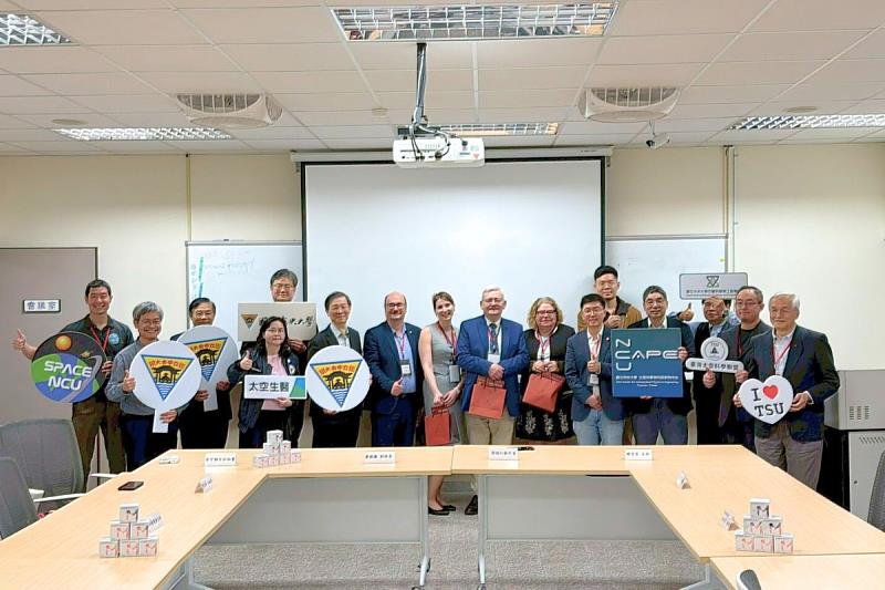 本計畫導入太空模擬環境測試平台，透過微重力模擬系統之實驗設計，系統性評估活性成分在極端環境下之穩定性與防護效能。