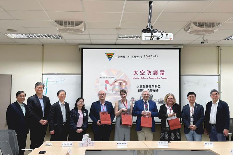 首批產品特別致贈「2026臺波太空論壇」來訪之波蘭太空研究專家,象徵臺灣太空生醫技術積極鏈結國際。