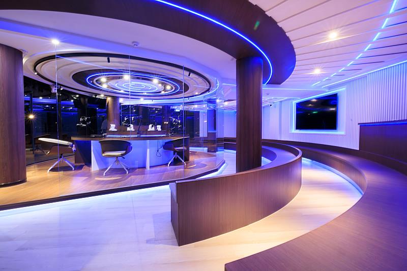 世新大學近年建設多元實務教學空間，助力學生實現學用合一，強化職場競爭力。（世新大學提供）