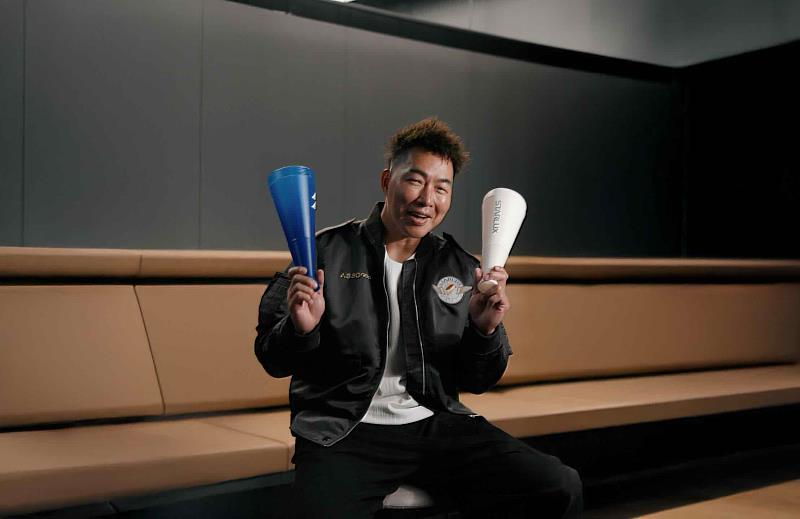 星宇航空邀請本屆WBC中華隊備戰與情蒐團隊成員、前旅美投手郭泓志拍攝社群應援影片。