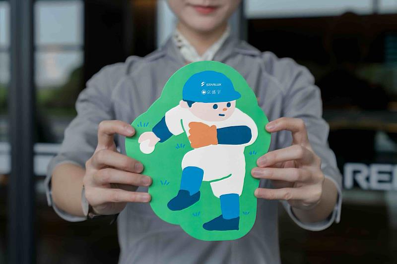 凡搭乘台北飛往東京航班之全艙等旅客，皆可於機上獲得「必勝祈願」限定茶禮。