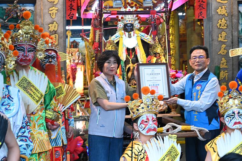 延續逾半世紀 堅持傳統 忠合宮什家將登錄臺東縣無形文化資產 饒慶鈴親自授證