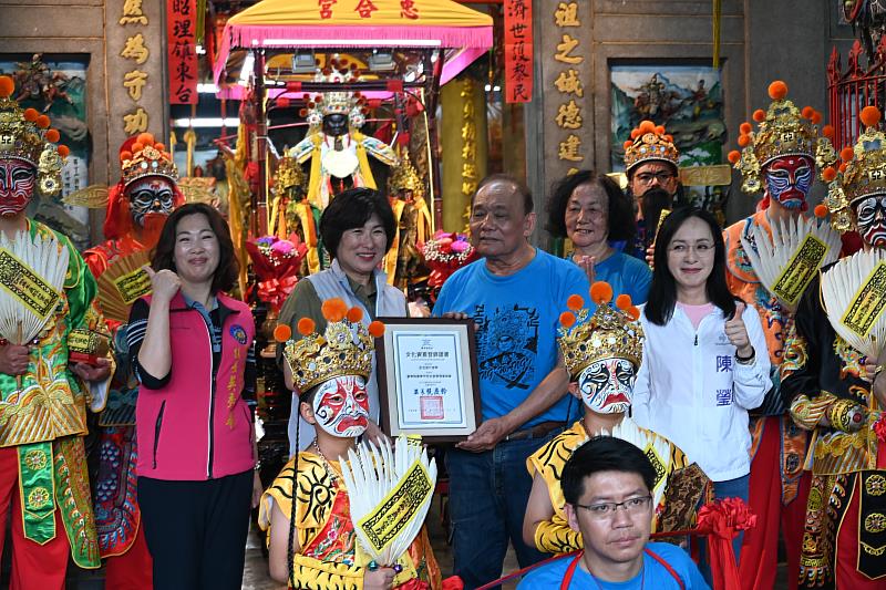 延續逾半世紀 堅持傳統 忠合宮什家將登錄臺東縣無形文化資產 饒慶鈴親自授證