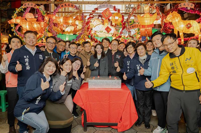 與會長官及貴賓共同進行啟燈儀式。