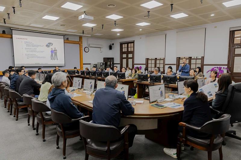 警察局進行AI智慧巡防系統專案成果報告。