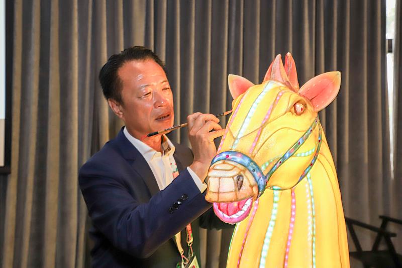 矯正機關花燈競賽成績揭曉，新竹監獄「童話」奪燈王、整體獲獎率逾5成/pho]</p>

      <p>[pho]2026/20260303/00427114.202603031328544621m.jpg|矯正機關花燈競賽成績揭曉，新竹監獄「童話」奪燈王、整體獲獎率逾5成