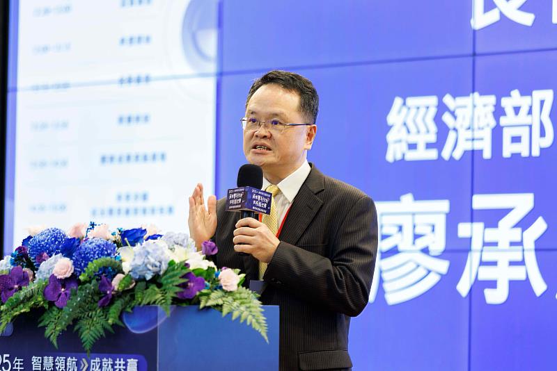 經濟部智慧財產局廖承威局長於2025年產業專利分析與布局競賽之頒獎典禮致詞。圖片來源：經濟部智慧財產局