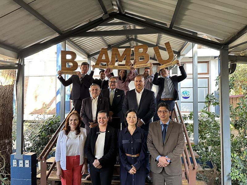 與會貴賓合影。