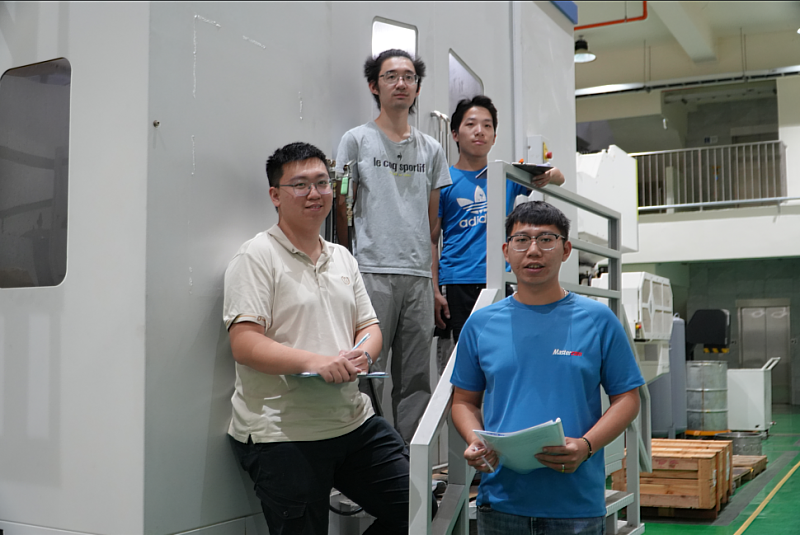 正修科大以「現場即課堂」的實務精神,聯手漢翔等兩千家企業推動千人業師與長期實習。