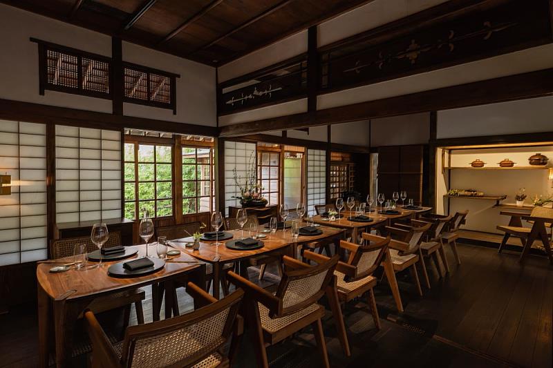 樂埔薈所極致低調的私密場域，全場僅設少數席位，為頂級貴賓構築不受干擾、大隱於市的專屬餐敘空間。