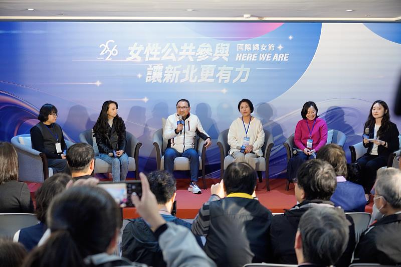 迎接國際婦女節,新北市政府社會局舉辦「女性公共參與,讓新北更有力」記者會,市長侯友宜與4位不同領域的女力代表同台對談。