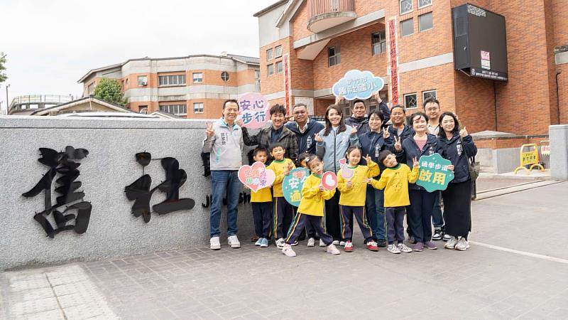 竹市舊社國小通學步道完工啟用合影。