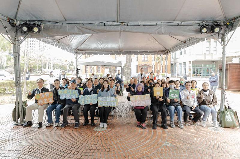 竹市府今日舉行「汰舊換購電動機車加碼補助」記者會。