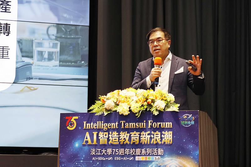 環境部彭啓明部長以「綠色成長新戰略」為題揭開論壇序幕。（圖／淡江大學提供）