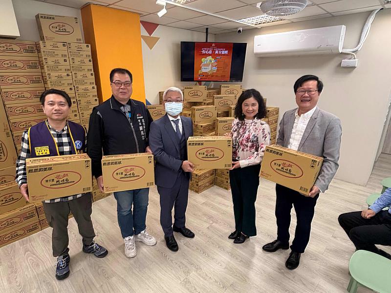 中臺科大校友總會、傑出校友聯誼會、北屯里歐真宗里長辦公室、臺中市程鑫國際同濟會共同號召，捐贈生活物資給中臺科大。