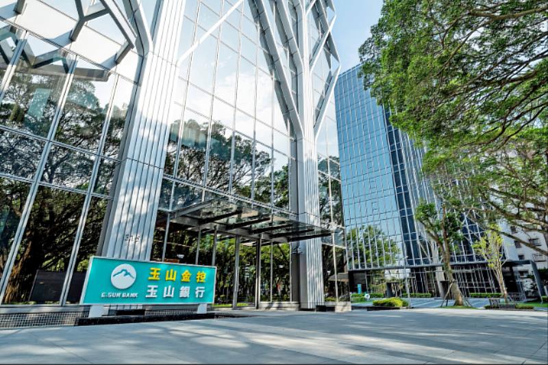 玉山銀行攜手三商人壽推出兩檔美元保險商品,深耕財富管理並持續擴大保險金融服務。
