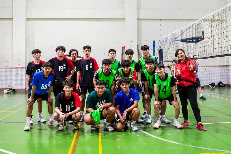 嘉藥60週年校慶男子組排球賽由運管系奪冠，消防系獲得亞軍。