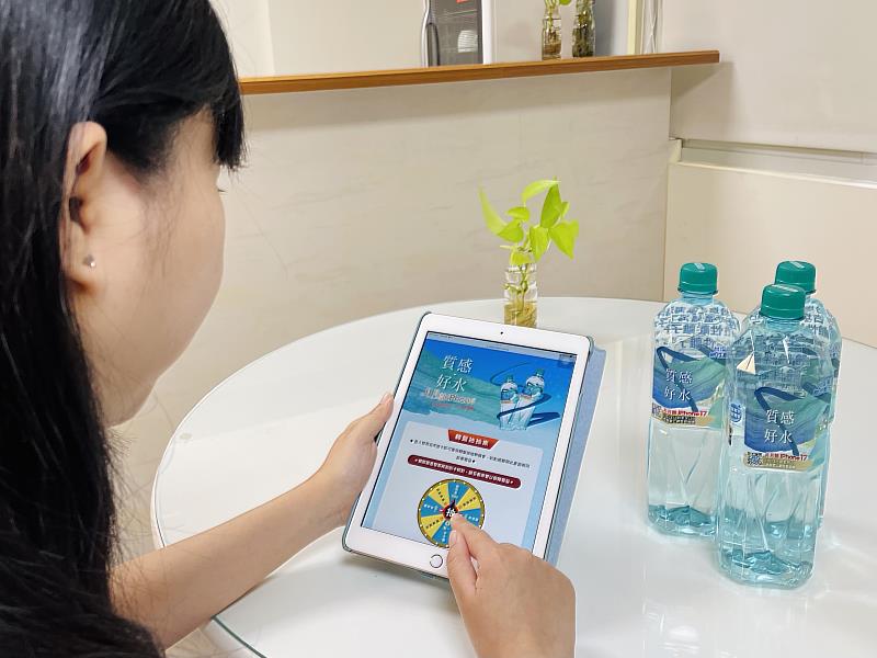 台塩海洋鹼性離子水推出「即時轉盤」互動機制，登錄發票立即玩，享受中獎零時差的樂趣。