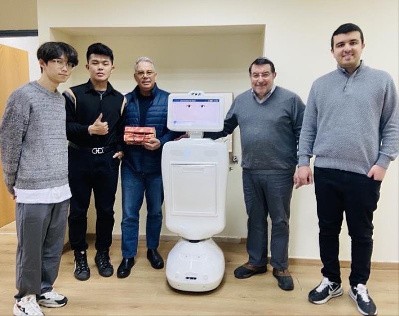 東海憑藉深厚的博雅教育底蘊、極具韌性的實務操作態度，以及在高科技AI浪潮下展現的跨域整合能力，培養出企業最看重的解決問題與職場適應能力的人才。