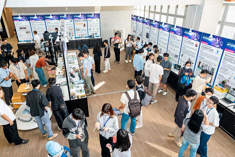 國立成功大學研發技術量能豐沛，本國人發明專利申請件數長年突破百件，並且連續4年蟬聯學校第1。