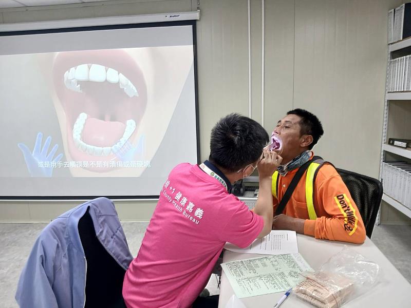 預防口腔癌嘉縣攜手環境工程業者前進工地篩檢護勞工