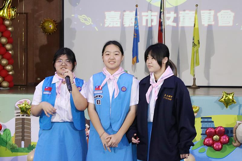 0_玉山國中的女童軍們開心分享今天的活動心得