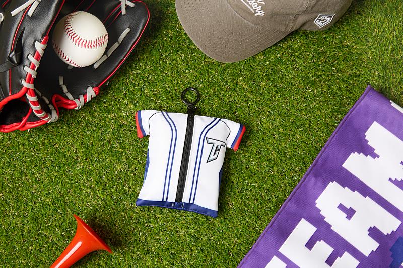 Team Taiwan大遊行3月7日登場，乖乖推出「可愛球衣造型收納袋」應援好禮。