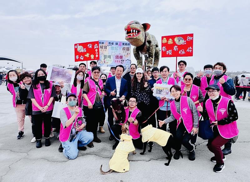 摸寵物神獵狗公祈福、和浪浪拍照 2026台灣燈會創意動保遊行萌力爆發