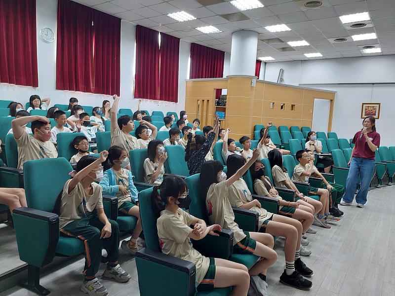 學童於課程結束後分享願意對臺灣黑熊保育付出行動。