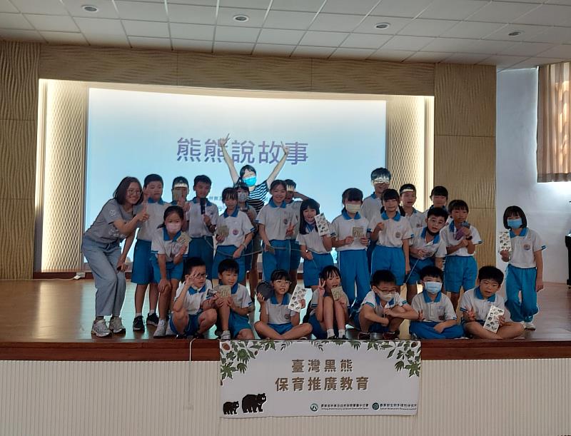 林業保育署臺中分署從113年到114年推出「熊熊說故事」環教課程，吸引眾多國民小學參與，深受好評。