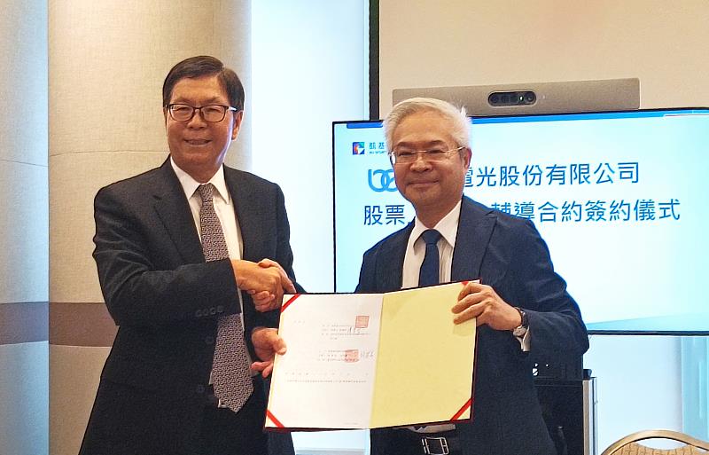 凱基證券與先發電光簽定股票上市櫃輔導合約，由凱基證券董事長許道義（左）與先發電光董事長陳憲煒代表簽約。