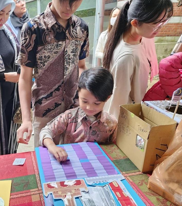 來自馬來西亞的特色童玩，歡迎大家來體驗。