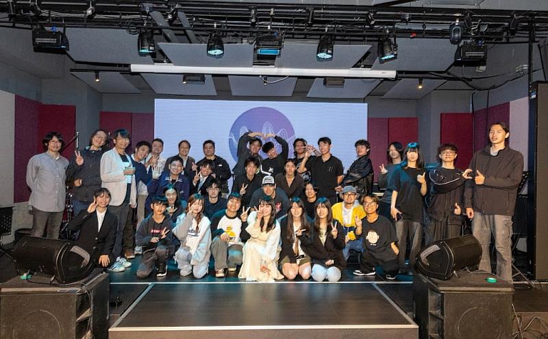 臺北城市科技大學流行音樂系學生與沖繩青年學生交流演出。