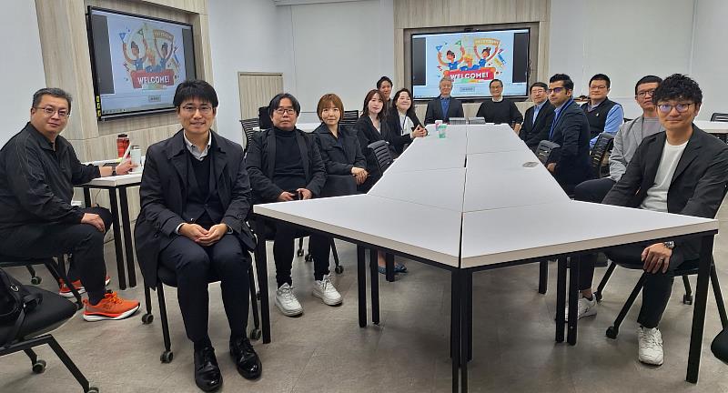 這場活動聚焦於「AI、教育與產業交會下的新領導力」，吸引包含來自九州電力、正興電機製作所及西日本電信相關產業等日本企業主管與青年菁英來臺上課。（圖／淡江大學提供）