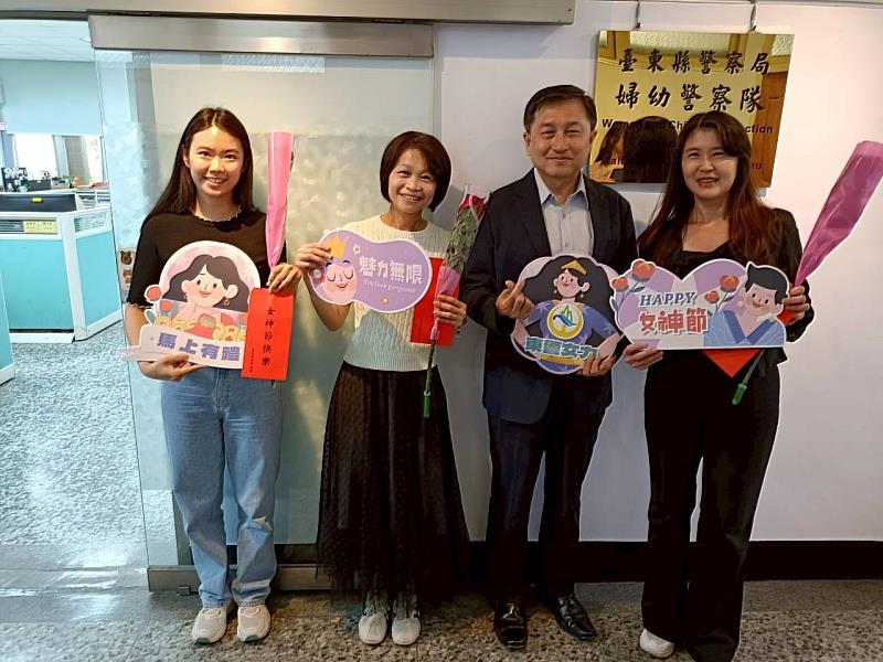 國際婦女節前夕，局長化身暖男走訪基層，攜手警友會致贈玫瑰禮券慰辛勞。