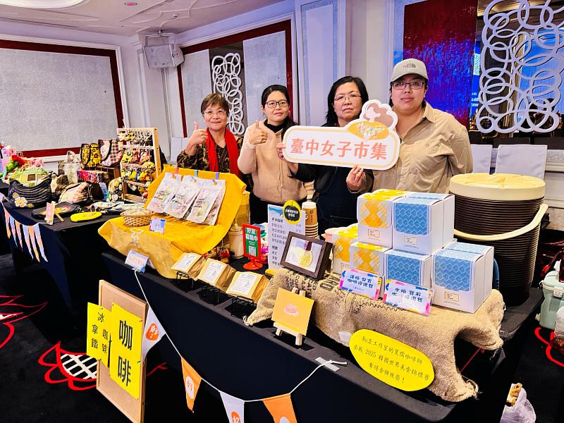 臺中女子市集培力之攤主展現培力成果。