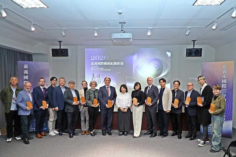 0_黃敏惠市長與各國代表以及藝術總監合照