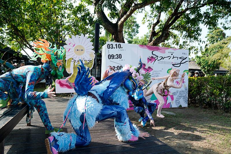 「阿里山風格季」將面具藝術融合自然山林，並邀請「光鍊劇團」化身神獸，引領遊客走進奇幻森林