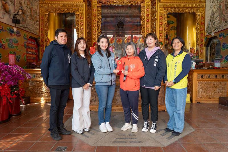 市長高虹安添香油錢予宮主黃湘芸