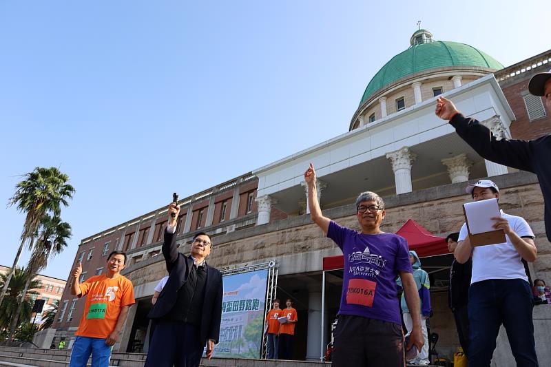 25週年校慶鳴槍起跑　亞大「長海盃」田野路跑揭開序幕