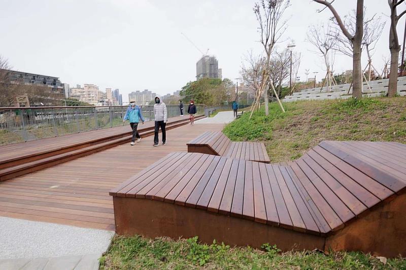 完工的客雅大公園提供多元休憩空間。