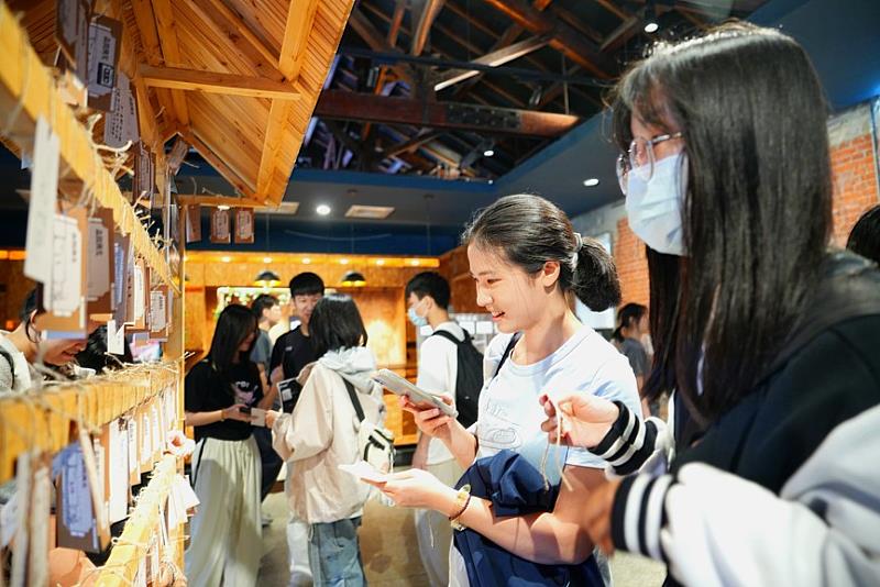 《森間溯光》感官互動式展覽引導高中生自我審視與反思