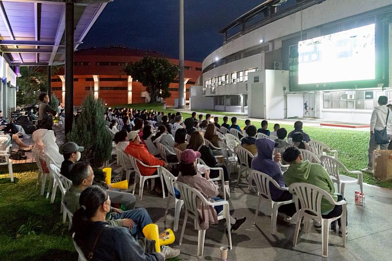 2026經典賽對日大戰！饒慶鈴與民眾應援