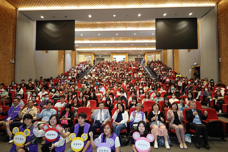 亞大院系成果展登場　考生搶先探索未來科系