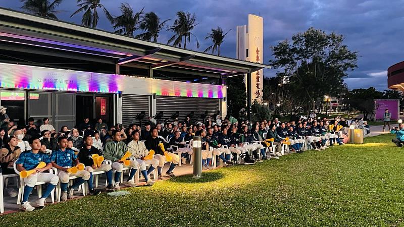 2026經典賽對日大戰！饒慶鈴與民眾應援