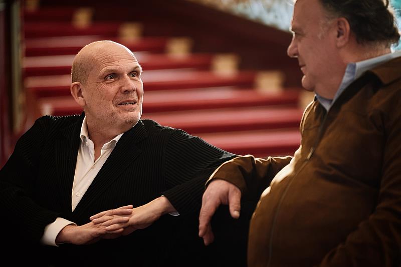 2026 年台灣國際藝術節（TIFA）迎來享譽國際歌劇舞臺的傳奇男中音布萊恩．特菲爾，攜手指揮名家梵志登與長榮交響樂團（ESO）重磅登場，照片左_指揮 梵志登，右_男中音 布萊恩．特菲爾。(國家兩廳院提供，鄭達敬/攝影)